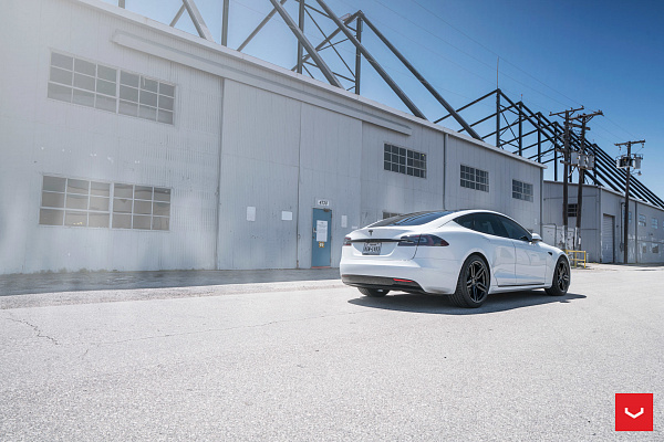 Фото дисков Vossen HF-1 Черный глянец на Tesla Model S