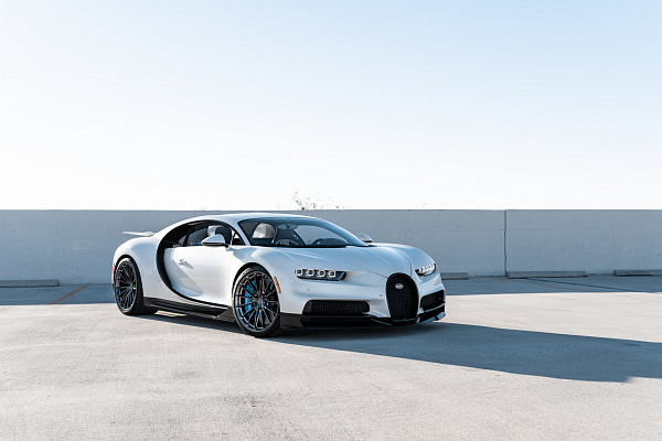 Фото дисков HRE P103 Глянцевый темный лак на Bugatti Chiron