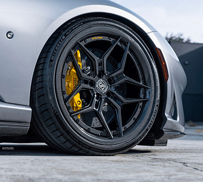 Фото дисков Strasse Wheels SV5R Deep Concave FS на Ferrari 812