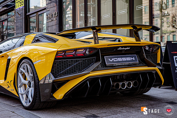 Фото дисков NOVITEC NL4 Глянцевый лак на Lamborghini Aventador