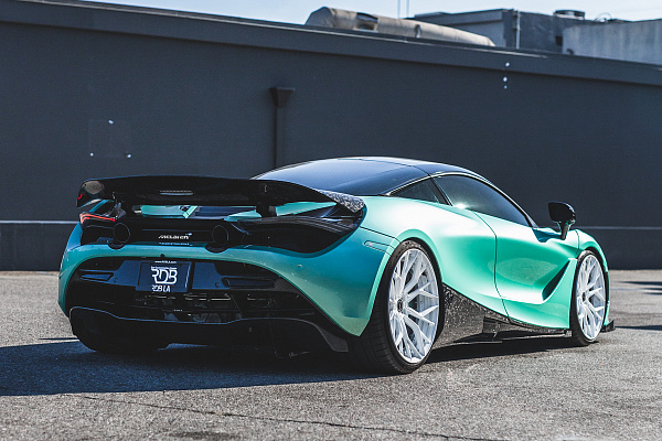 Фото дисков Brixton Forged PF10 Белый глянец на McLaren 720S