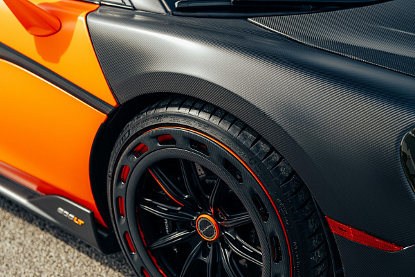 Фото дисков Brixton Forged FDE11 Aerotech Черный сатин на McLaren 600