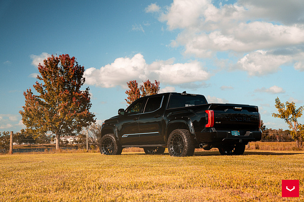 Фото дисков Vossen HFX-1 (6-Lug) Черный глянец на Toyota Tundra III