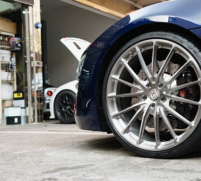 Фото дисков HRE P103 на Audi R8 (Typ 42)