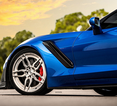 Фото дисков Strasse Wheels SV4 Deep Concave Duoblock на Chevrolet Corvette C7