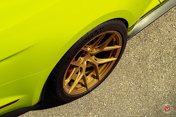 Фото дисков Vossen S21-01 Сатиновое золото на Ford Mustang VI
