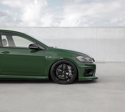 Фото дисков Rotiform HUR на Volkswagen Golf VII