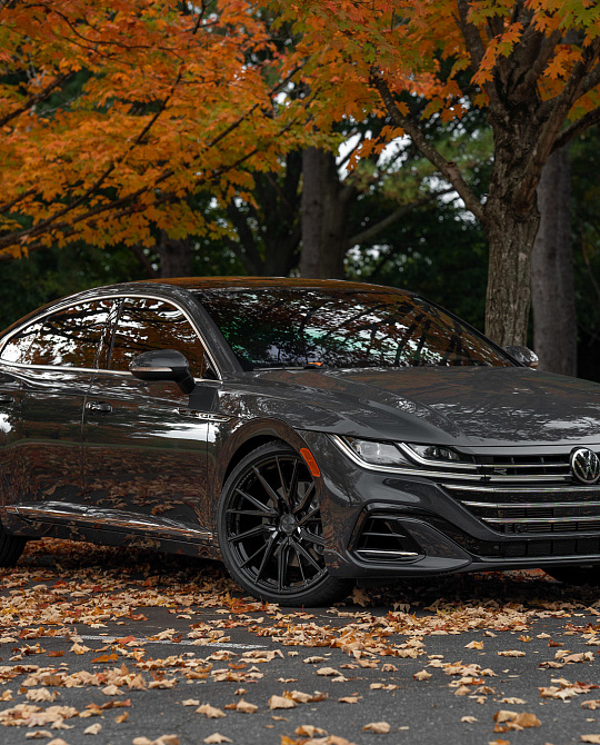 Фото дисков HF-4T Черный глянец на Volkswagen Arteon