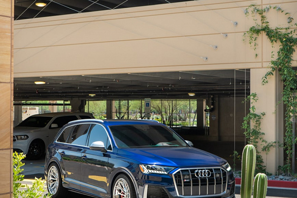 Фото дисков Brixton Forged CM6-R Полированный лак на Audi Q7 (4M)