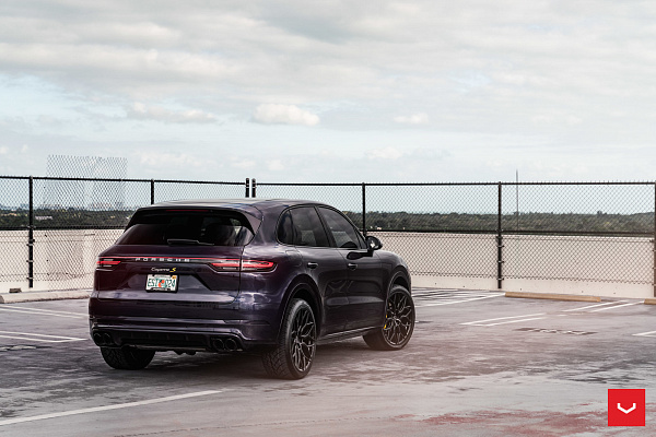 Фото дисков Vossen HF-2 Черный глянец на Porsche Cayenne III