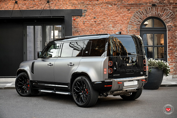 Фото дисков Vossen S17-01 Черный глянец на Land Rover Defender II