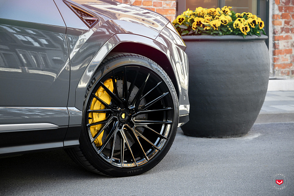 Фото дисков Vossen EVO-6T Черный глянец на Lamborghini Urus