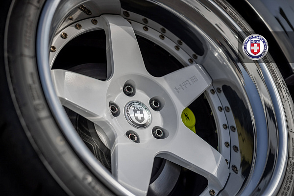 Фото дисков HRE C105 Белый глянец на Nissan Z