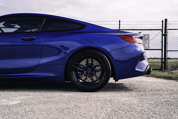 Фото дисков Strasse Wheels SV4 Deep Concave Duoblock Черный глянец на BMW 8/M8