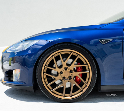 Фото дисков Strasse Wheels SM7T Deep Concave на Tesla Model S