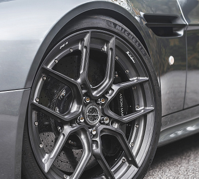 Фото дисков Brixton Forged CM5-R на Aston Martin Vantage 3