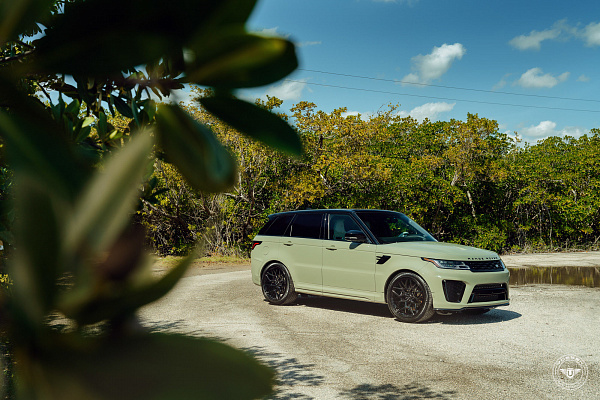 Фото дисков Vossen UV-1 Черный глянец на Land Rover Range Rover Sport II