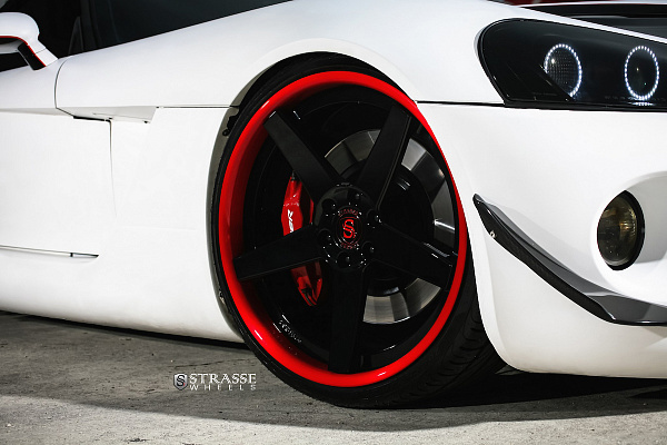 Фото дисков Strasse Wheels S5 Deep Concave Другой цвет на Dodge Viper
