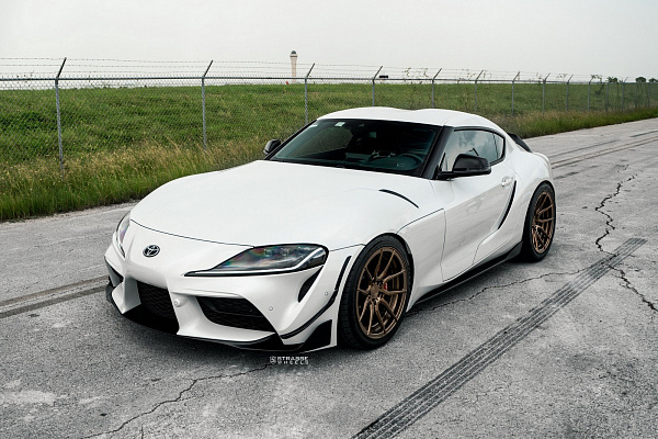 Фото дисков Strasse Wheels SV5 Deep Concave Duoblock Сатиновое темное золото на Toyota Supra A90