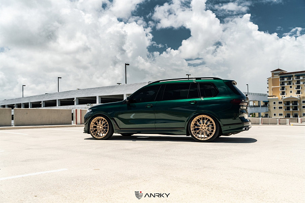 Фото дисков Anrky AN20 Сатиновая шампань на BMW X7 (G07)