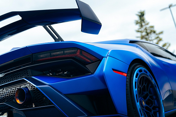 Фото дисков Brixton Forged FDE06 Aerotech Синий сатин на Lamborghini Huracan
