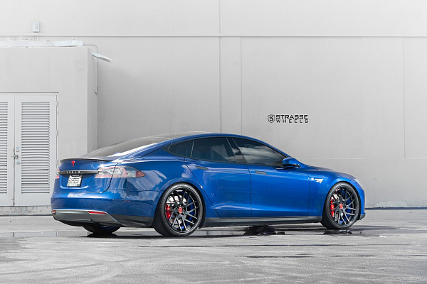 Фото дисков Strasse Wheels SM7T Deep Concave Черный матовый на Tesla Model S