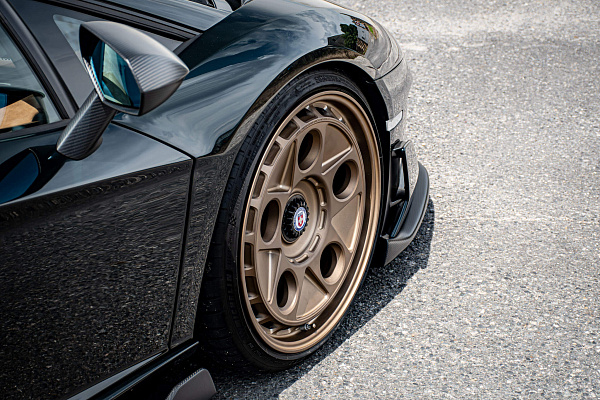 Фото дисков HRE 454 GTM Сатиновая шампань на Lamborghini Aventador