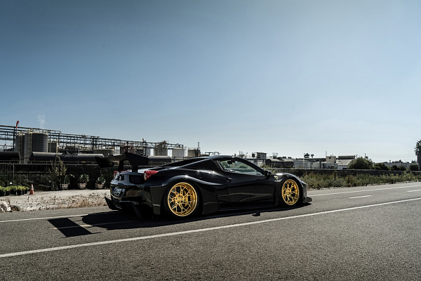 Фото дисков Savini SV72 Глянцевое золото на Ferrari 458