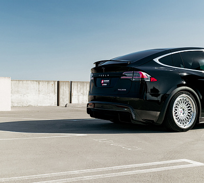 Фото дисков HRE 501 на Tesla Model X