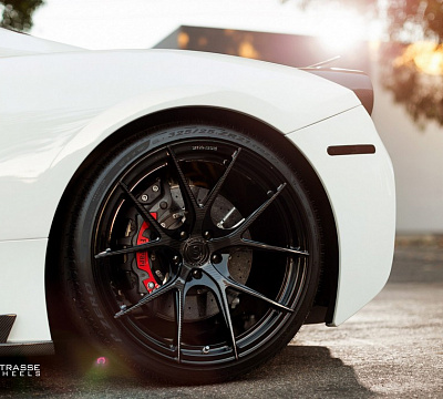 Фото дисков Strasse Wheels SM5R Deep Concave Monoblock на Ferrari 458