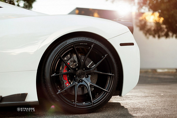 Фото дисков Strasse Wheels SM5R Deep Concave Monoblock Другой цвет на Ferrari 458
