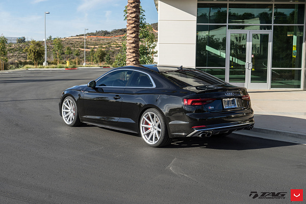 Фото дисков Vossen VFS-10 Серебро на Audi A/S/RS 5 (F5)
