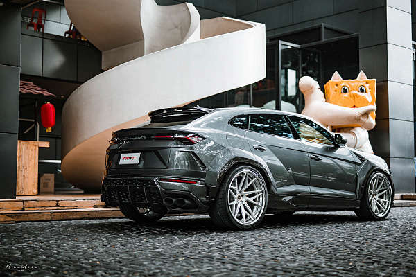 Фото дисков Brixton Forged PF8 Сатиновый лак на Lamborghini Urus