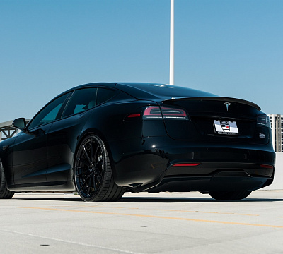 Фото дисков Anrky AN28 на Tesla Model S