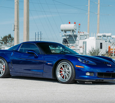 Фото дисков Strasse Wheels R10 Track на Chevrolet Corvette C6