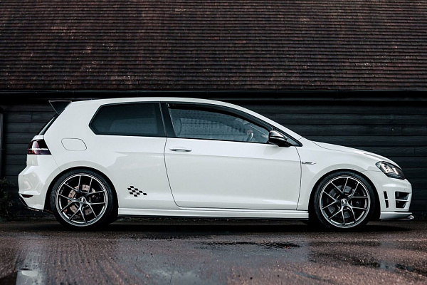 Фото дисков Bola FLE Глянцевый графит на Volkswagen Golf VII