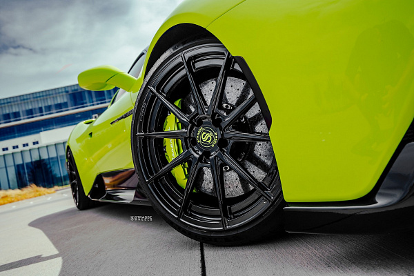 Фото дисков Strasse Wheels SV10 Deep Concave Duoblock Черный глянец на Maserati MC20