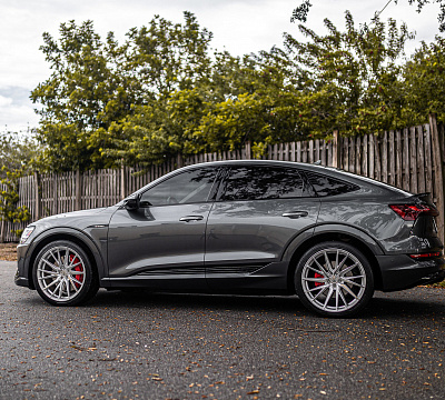 Фото дисков Vossen HF-4T на Audi E-tron