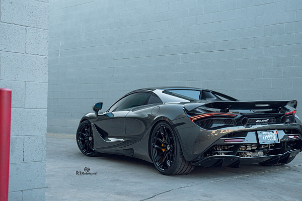 Фото дисков HRE P201 Черный глянец на McLaren 720S