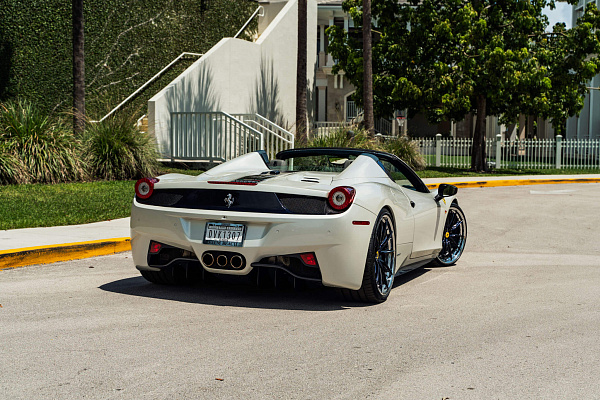 Фото дисков HRE S104SC Черный глянец на Ferrari 458