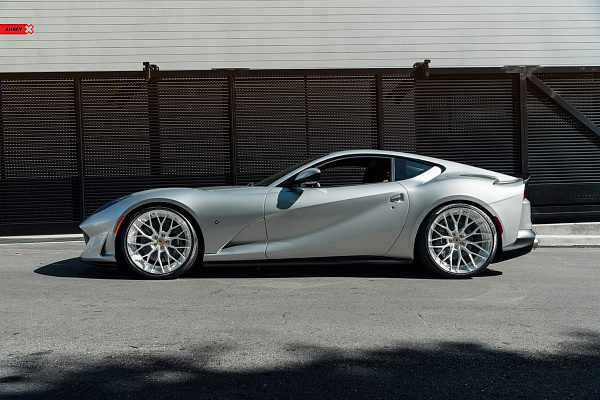 Фото дисков Anrky AN20 Глянцевый лак на Ferrari 812