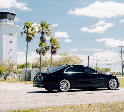 Фото дисков Strasse Wheels SV10M-RS Deep Concave FS на Mercedes-Benz S-Class (W223)