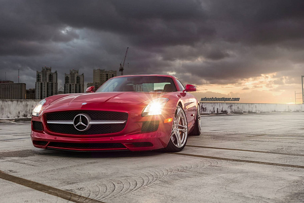 Фото дисков HRE P207 Полированный лак на Mercedes-Benz SLS AMG