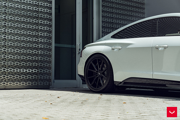 Фото дисков Vossen VFS-1 Черный сатин на Audi E-tron GT