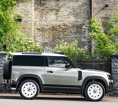 Фото дисков Kahn British Heritage RS на Land Rover Defender II