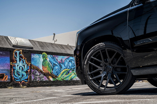 Фото дисков Savini SV63 Черный сатин на Cadillac Escalade IV