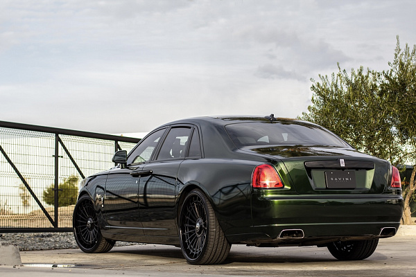 Фото дисков Savini SL7 Черный глянец на Rolls-Royce Ghost I