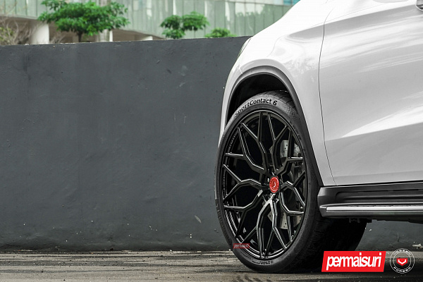Фото дисков Vossen S17-01 Черный глянец на Mercedes-Benz GLE I