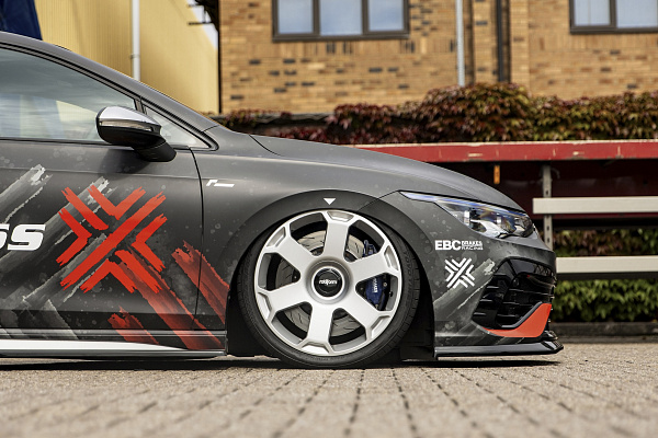 Фото дисков Rotiform AVS Серебро на Volkswagen Golf VIII