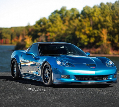 Фото дисков Strasse Wheels SV8 Signature на Chevrolet Corvette C6